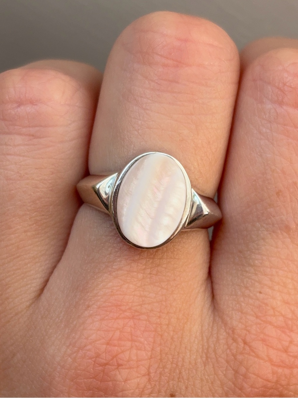 Sterling Silver Oval Mother of Pearl Shell Vintage Signet Ring